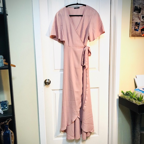 Flattering Bell Sleeve Wrap Dress with Belt - Picture 4 of 7